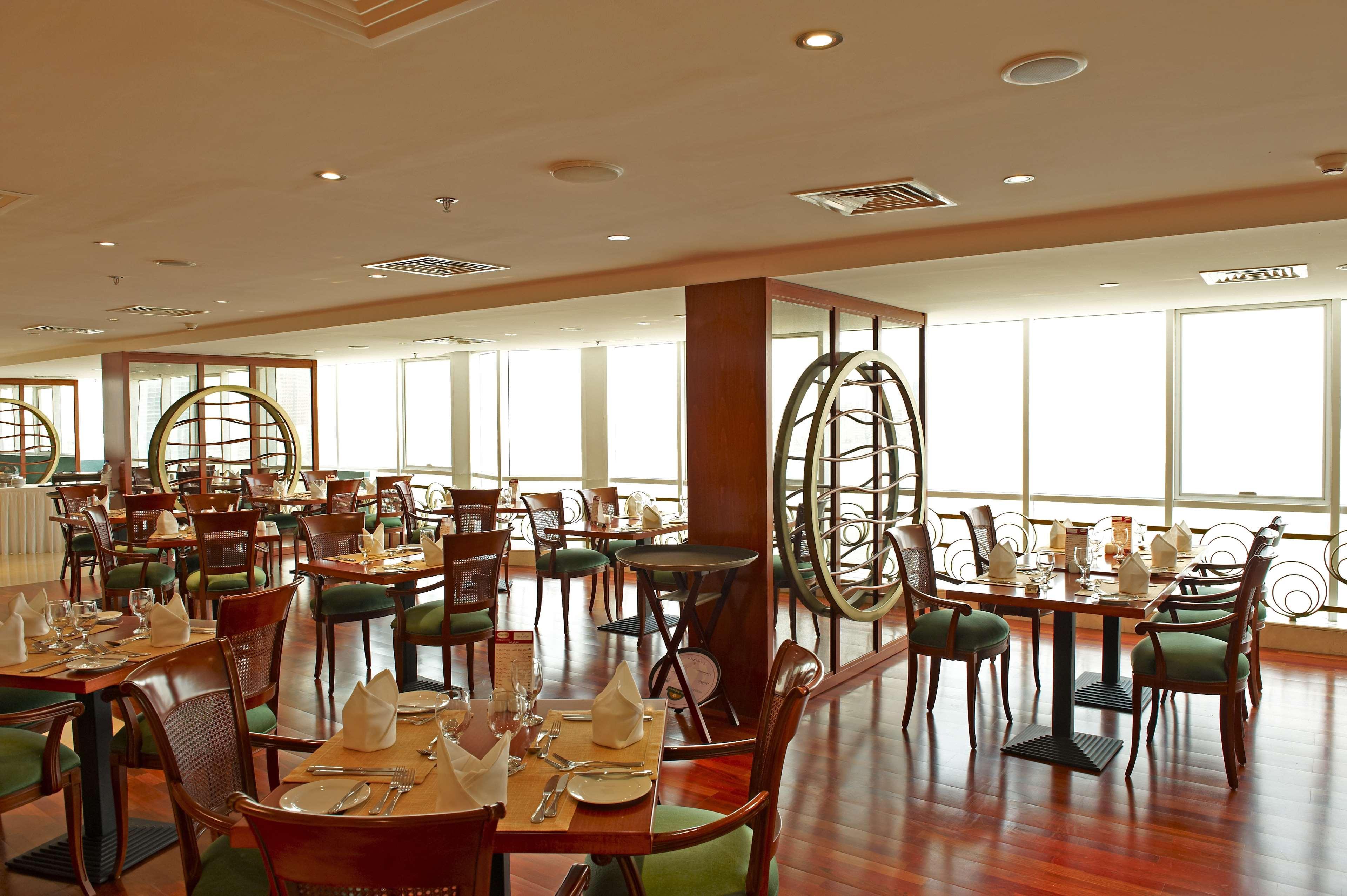 Aparthotel Golden Tulip Charjah Extérieur photo