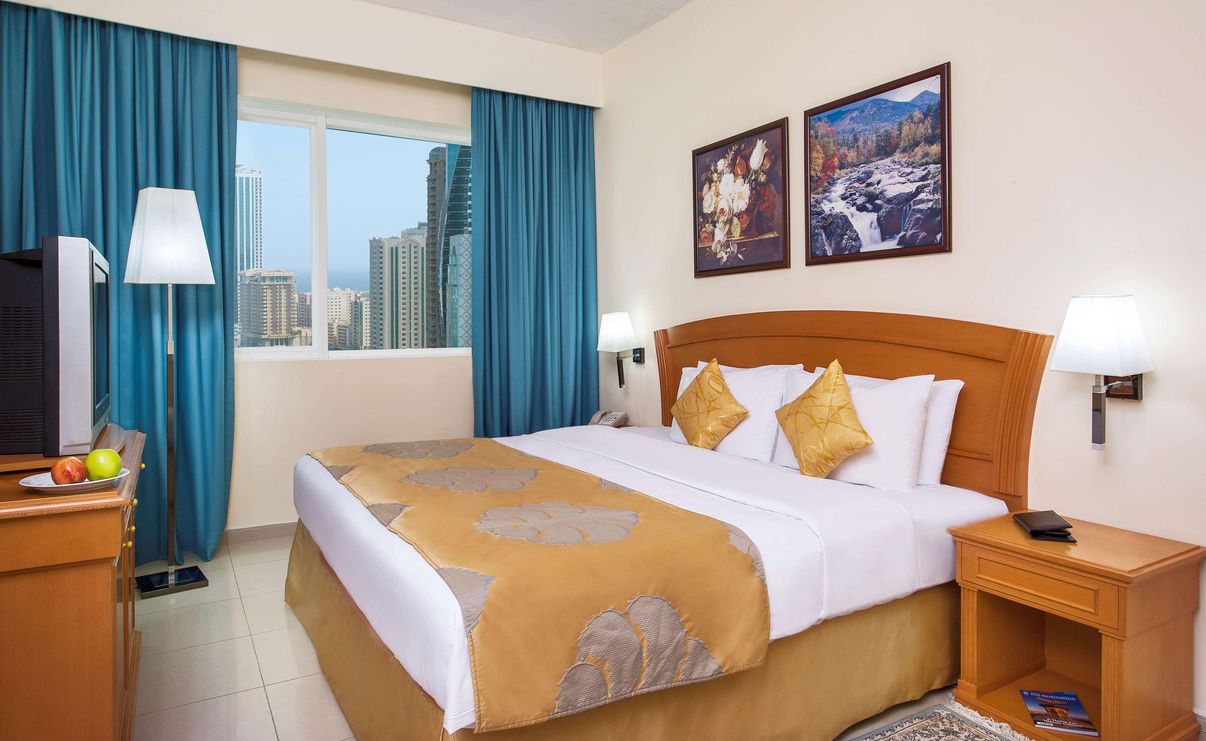 Aparthotel Golden Tulip Charjah Extérieur photo