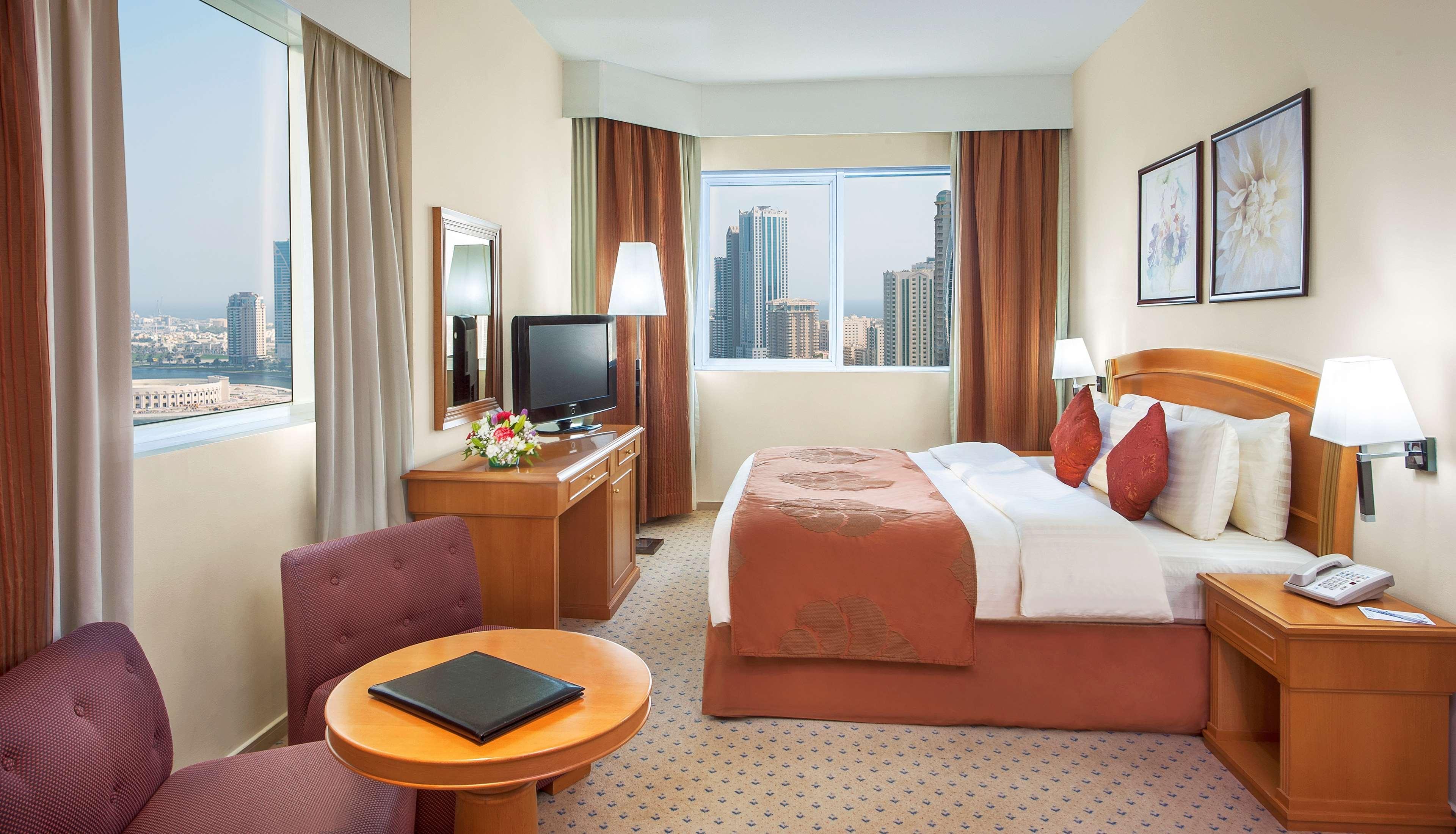 Aparthotel Golden Tulip Charjah Extérieur photo