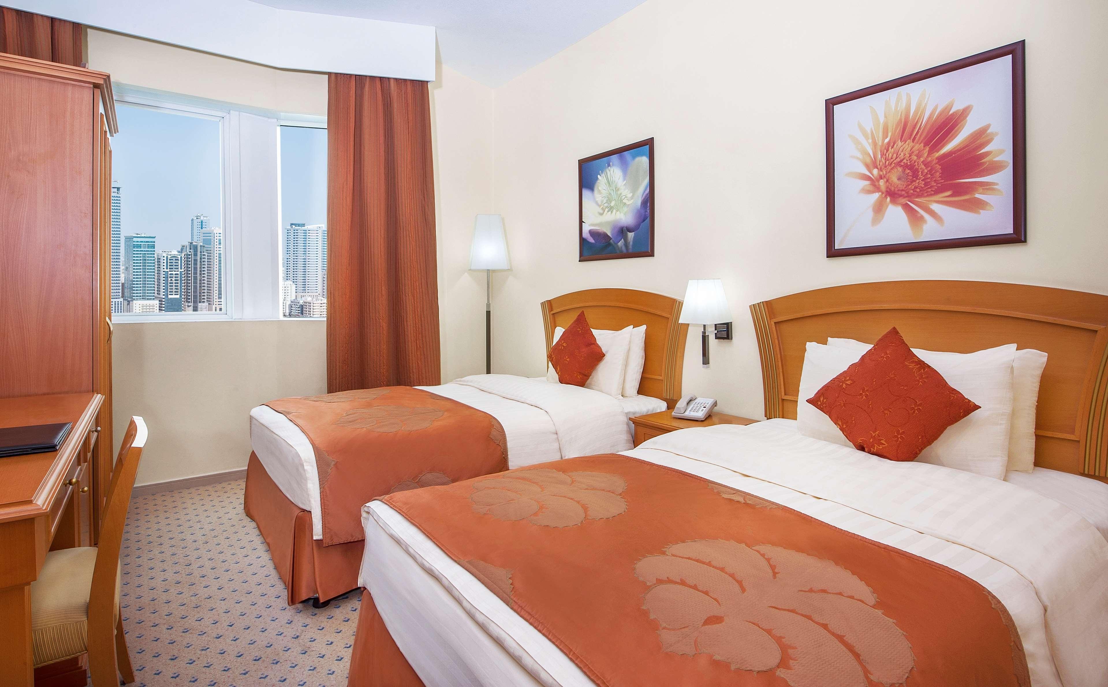 Aparthotel Golden Tulip Charjah Extérieur photo