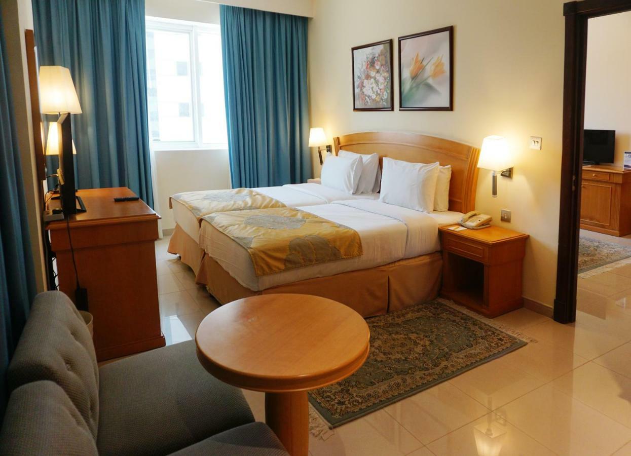 Aparthotel Golden Tulip Charjah Extérieur photo