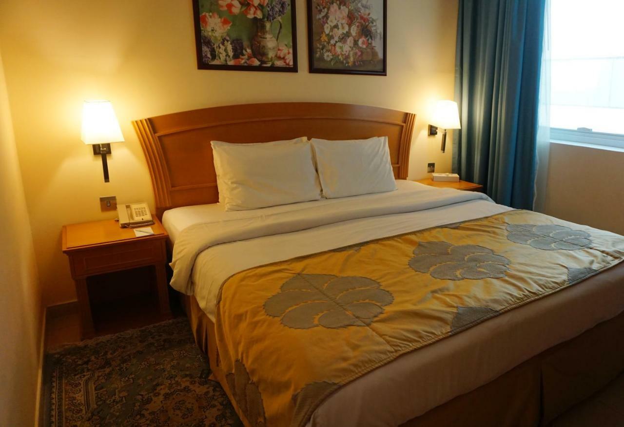 Aparthotel Golden Tulip Charjah Extérieur photo