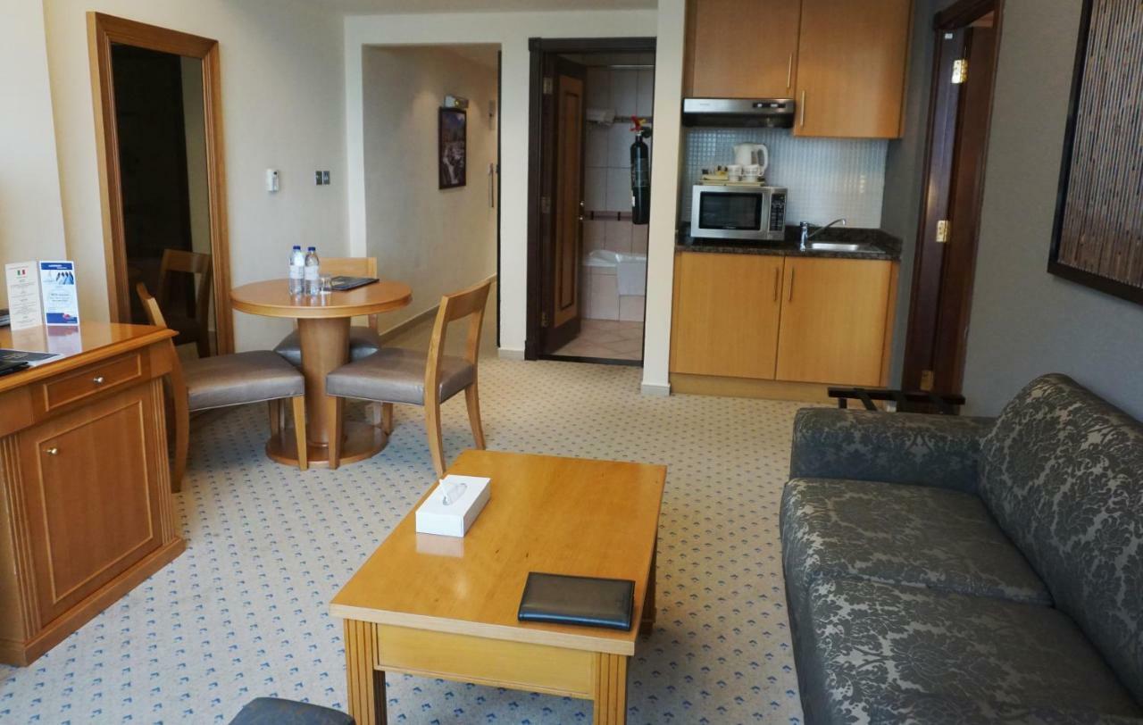 Aparthotel Golden Tulip Charjah Extérieur photo