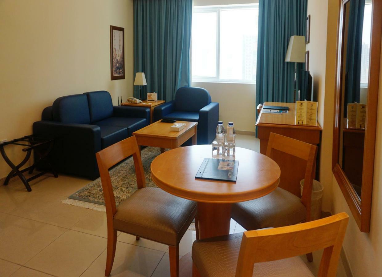 Aparthotel Golden Tulip Charjah Extérieur photo