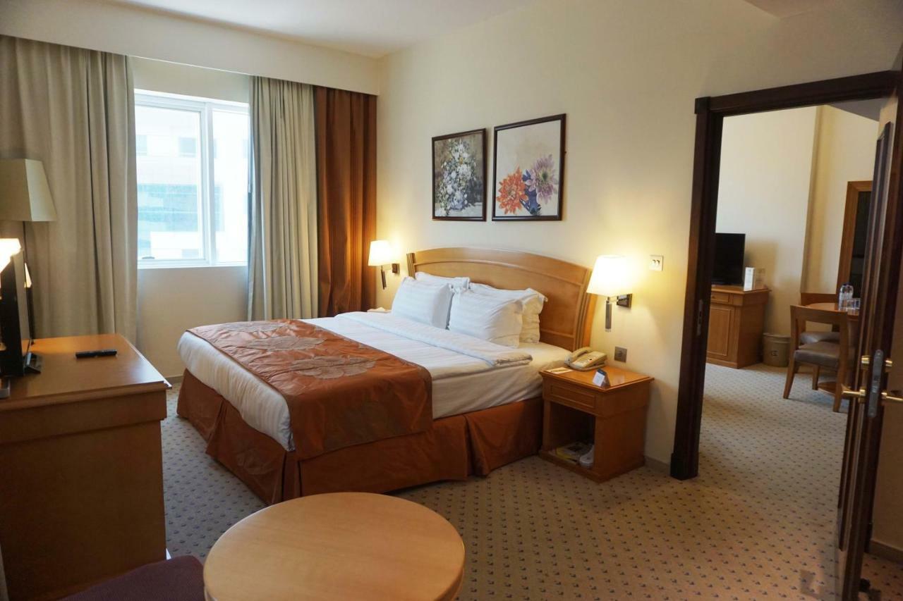 Aparthotel Golden Tulip Charjah Extérieur photo